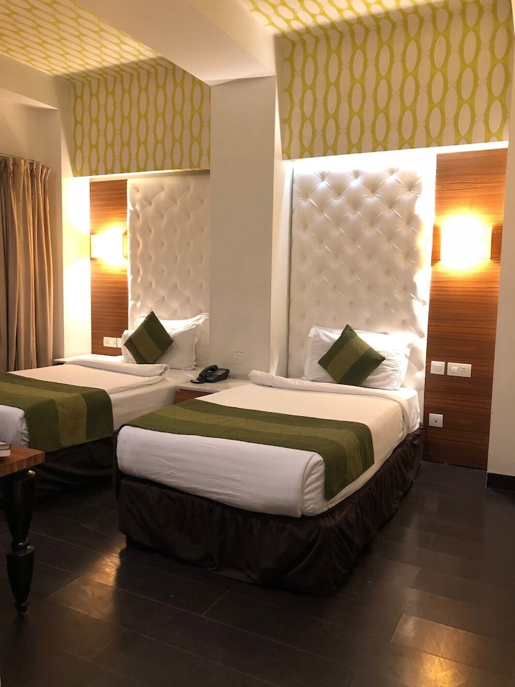Casandalusi - carbon neutral hotel in Nerja