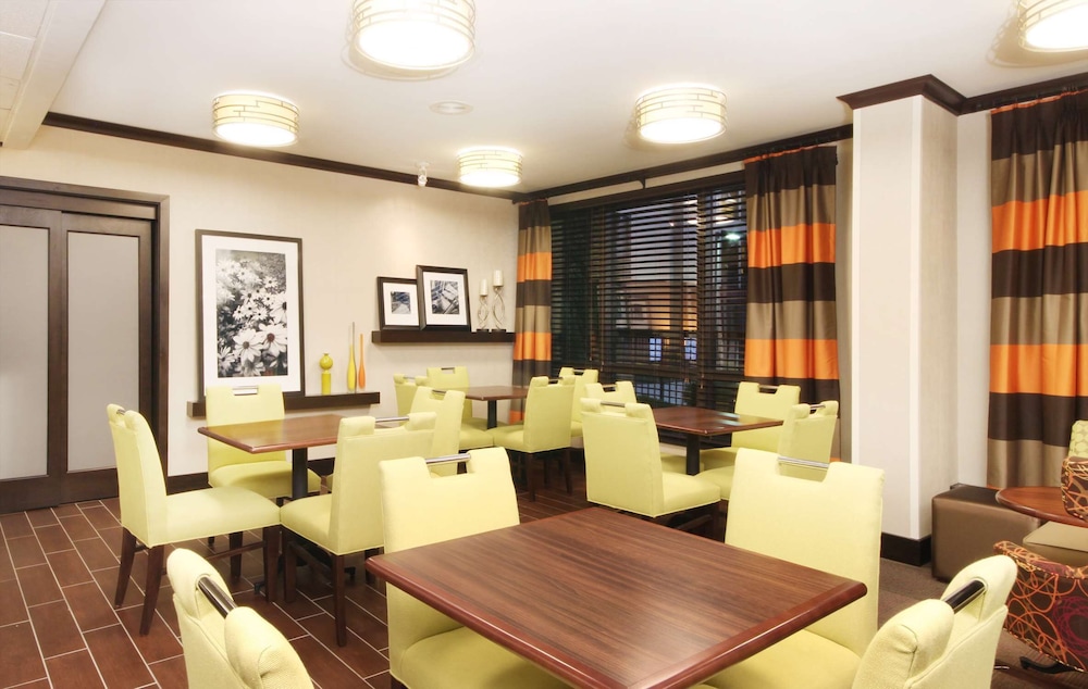 Hampton Inn Kansas City Overland Park - photo 46