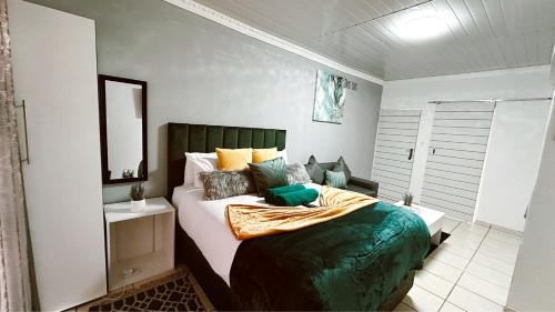 Contemporary Gem: Studio with Serene Pool View — 4-Star Luxury Hotel in Newcastle, South Africa