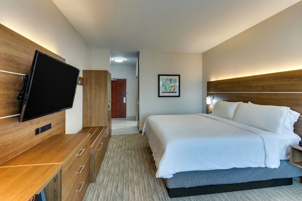 Holiday Inn Express & Suites Waxahachie by IHG - photo 15