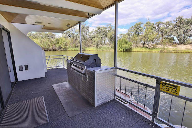 Mildura Houseboats — 4-Star Luxury Hotel in Mildura, Australia