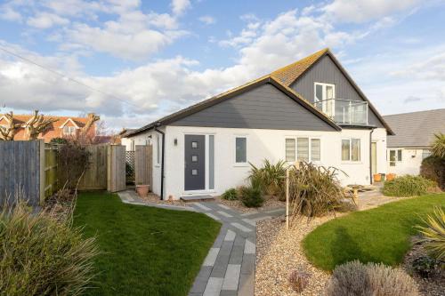 Shoreline Hideaway By The Butler Collection — Lancing