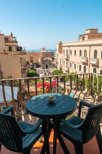 Casa vacanze Il vicolo — 4-Star Luxury Hotel in Taormina, Italy