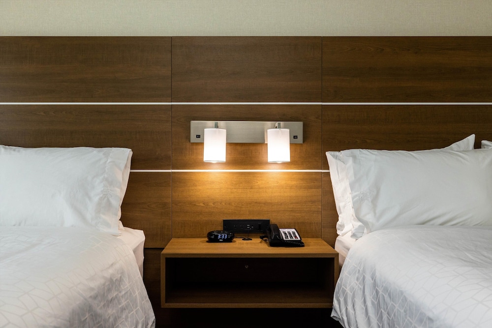 Holiday Inn Express & Suites San Jose Silicon Valley - photo 37