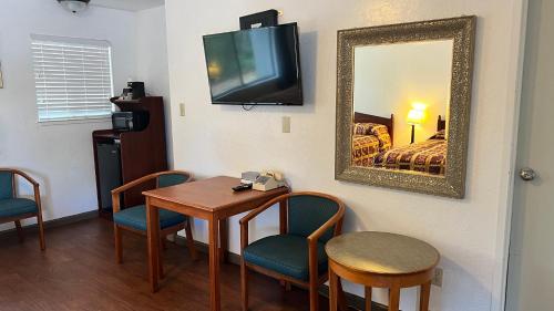 Pine Cone Motel - photo 23