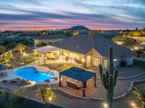 4BR Mesa Mountainside Retreat with Pool Hot Tub and Games in Mesa, United States