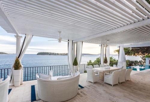 Elegant Lozica Villa 4 Bedrooms Villa Dubrovnik Palazio Seafront — 4-Star Luxury Hotel in Dubrovnik, Croatia