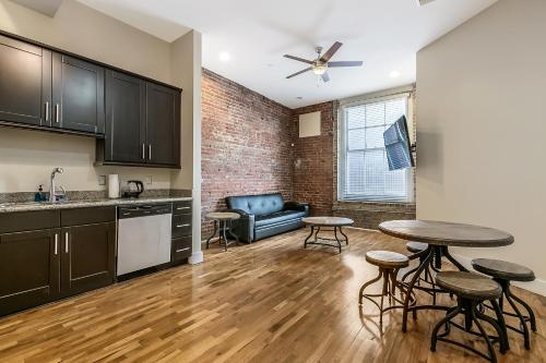 Stunning Condos Heart of NOLA Walk Everywhere — 4-Star Luxury Hotel in New Orleans, United States