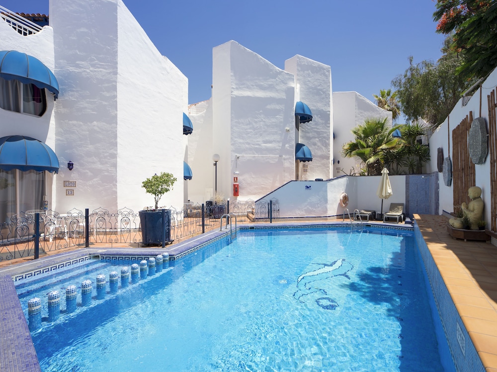 Playaflor Chill Out Resort a 50 mtrs de la playa in Arona, Spain