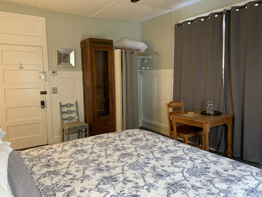 Woodbridge Inn & Tavern - photo 8