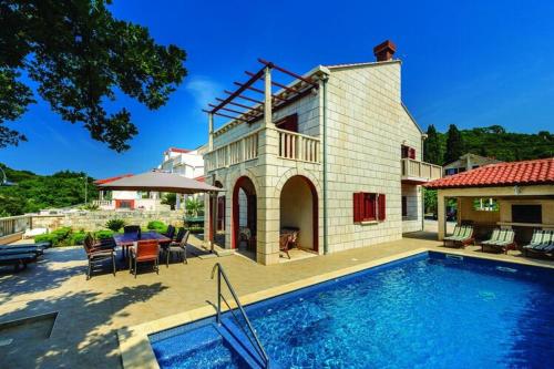 Villa Anka Five Bedroom Villa with Terrace and Swimming Pool