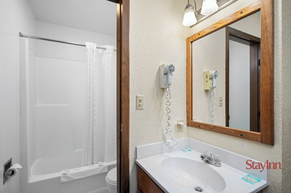 Americas Best Value Inn Grand Forks - photo 20