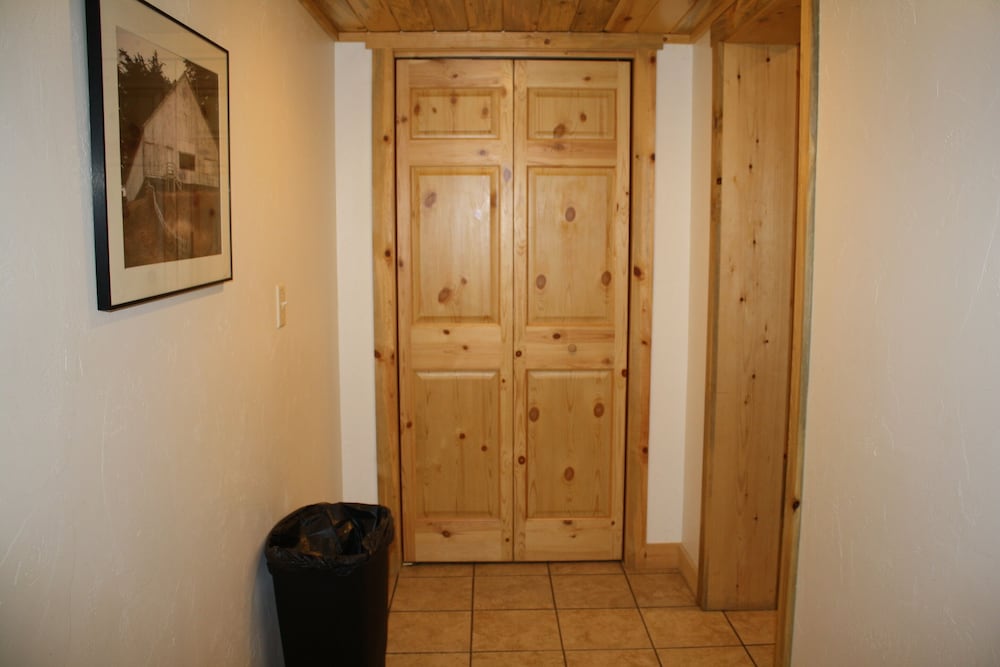 The Historic Wapiti Lodge - photo 12