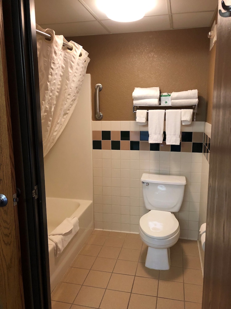 Boarders Inn & Suites by Cobblestone Hotels Fayette - photo 34