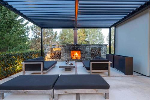 Arrow Wood Minutes to Arrowtown Golf and Wineries Luxury Living in Arrowtown, New Zealand