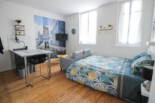 Le Fanfrelin : Grand Studio Renove Wi Fi in Angouleme, France