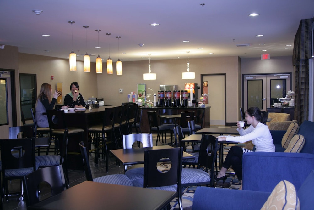 Hampton Inn Olathe - photo 34