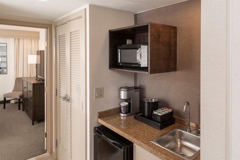 Embassy Suites by Hilton Detroit Troy Auburn Hills - photo 37