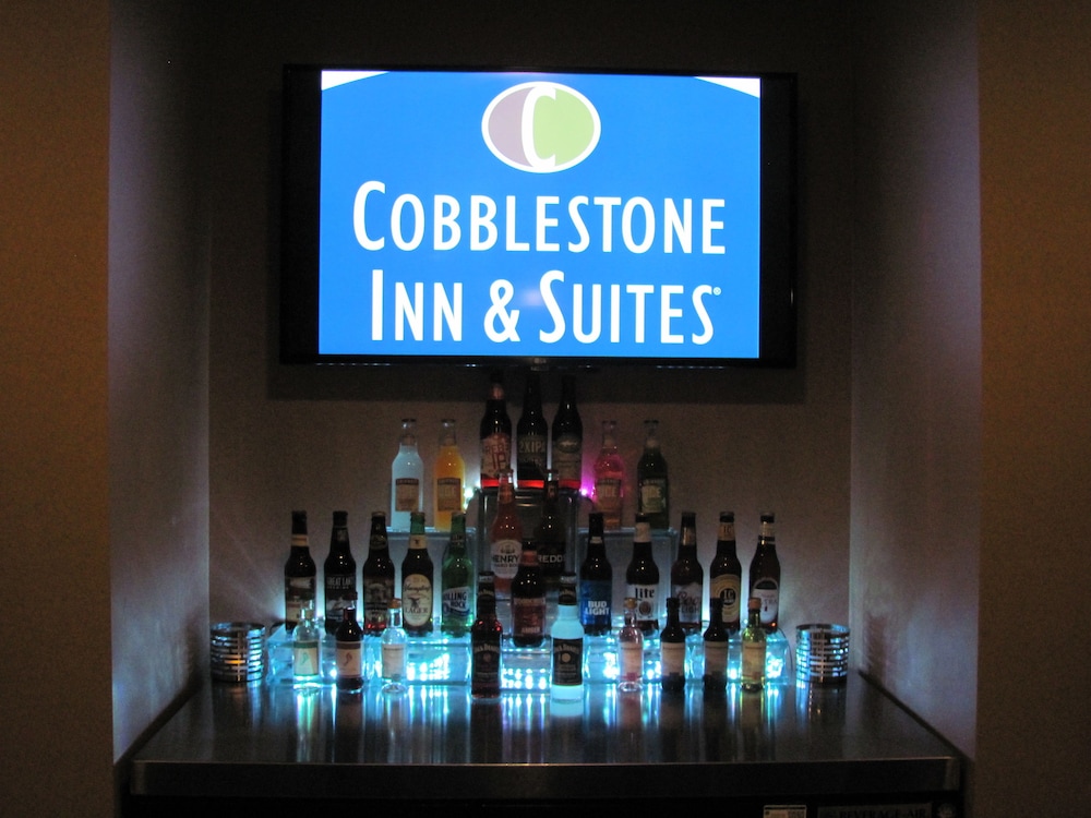 Cobblestone Inn & Suites Ambridge - photo 48