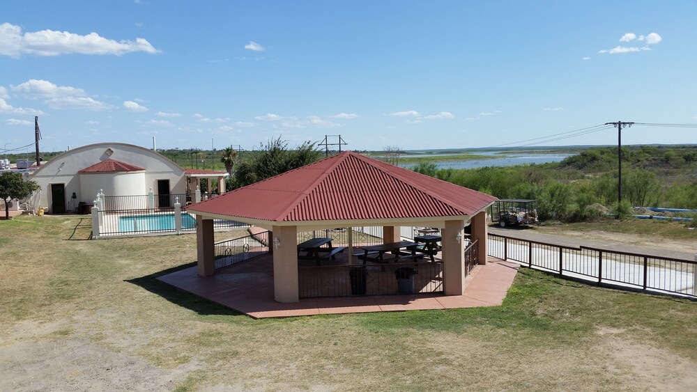 Lakeview Inn & Suites - photo 44