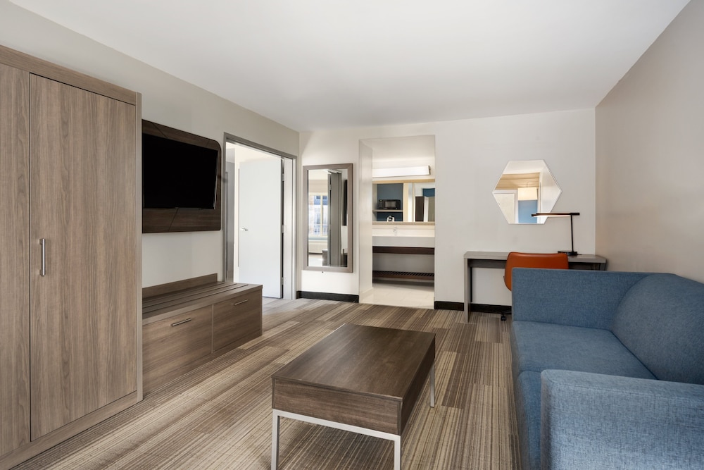 Holiday Inn Express Simi Valley by IHG - photo 20