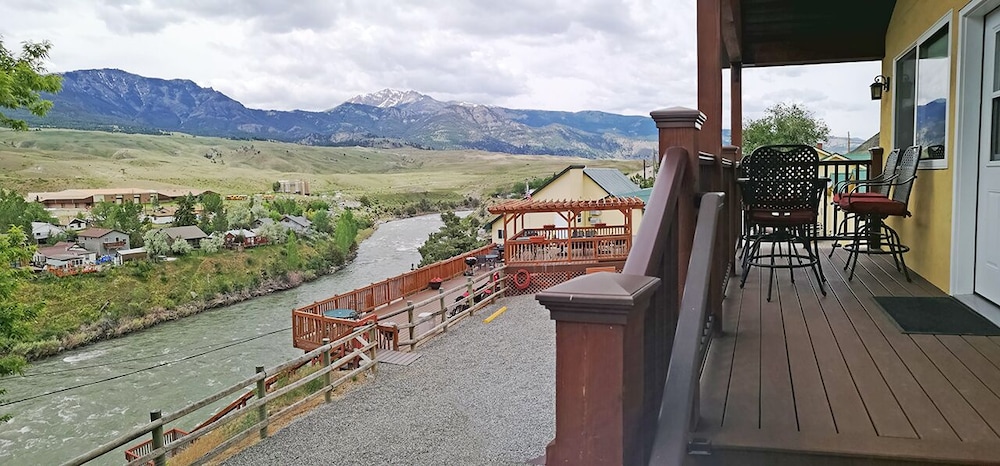 Yellowstone Riverside Cottages - photo 79