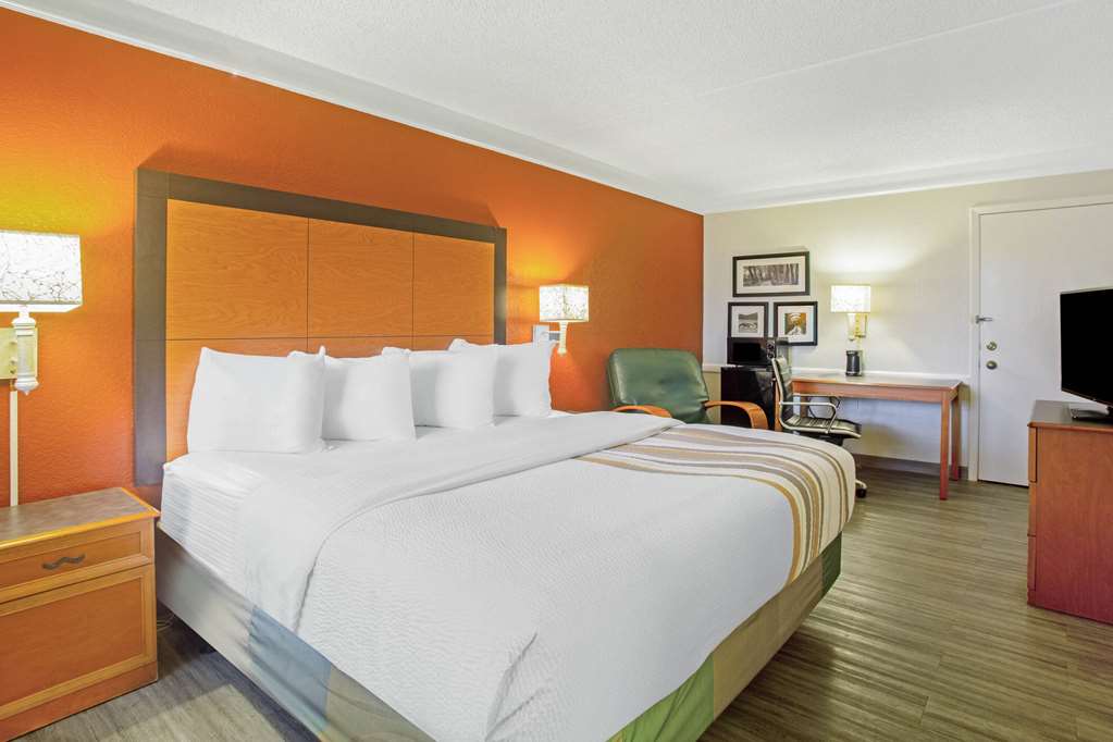 La Quinta Inn by Wyndham Victoria - photo 26