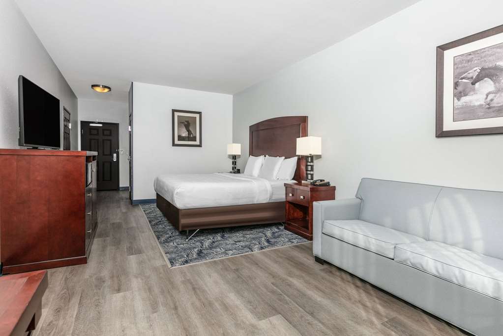 La Quinta Inn & Suites by Wyndham Fort Worth NE Mall - photo 7