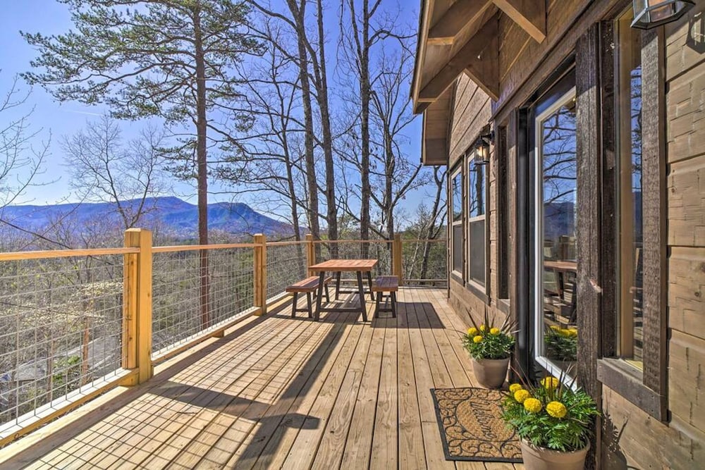 Sevierville Fun Games Hot Tub - last minute hotel in Sevierville