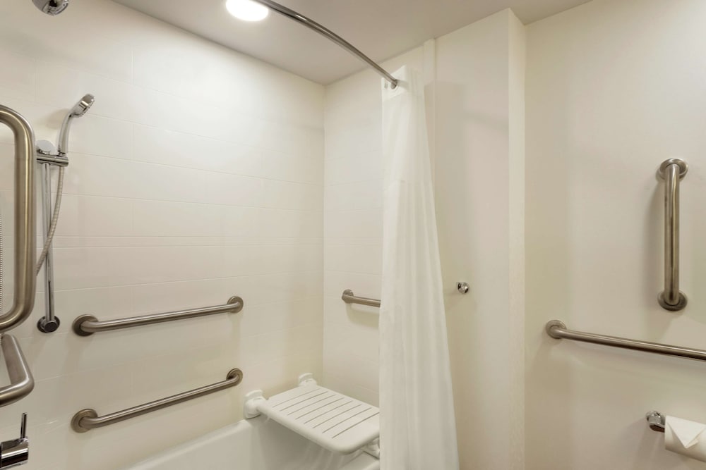 Hampton Inn & Suites Springdale - photo 29