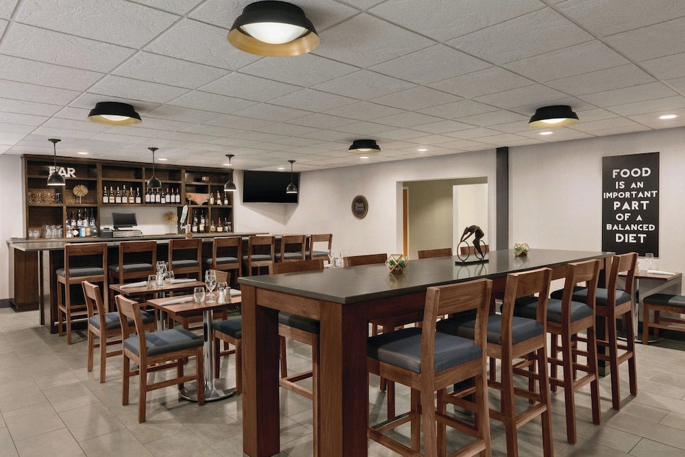 Four Points by Sheraton Raleigh Arena - photo 28