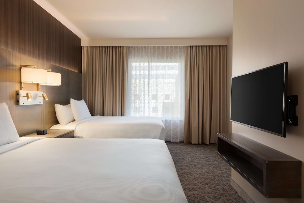 Embassy Suites by Hilton The Woodlands at Hughes Landing - photo 8