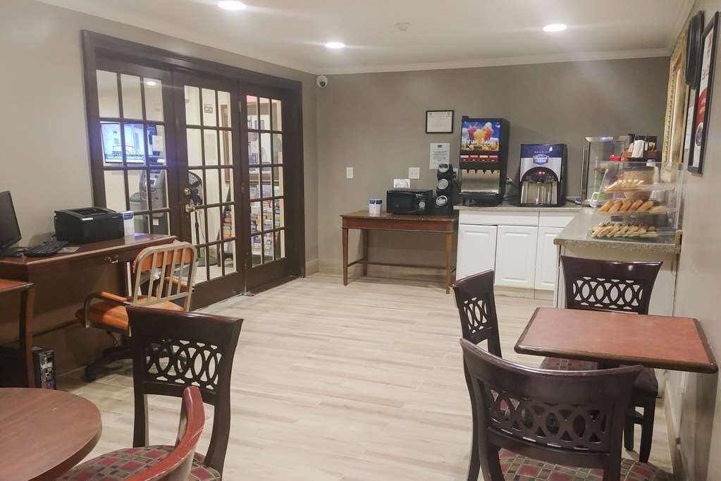 Econo Lodge Milldale Southington - photo 35