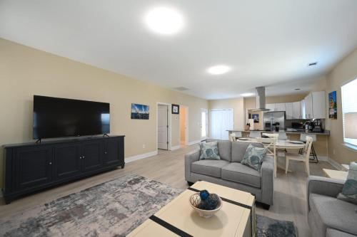 Cottage on 10th Cozy Retreat Near Downtown & Beach — 4-Star Luxury Hotel in Pensacola, United States