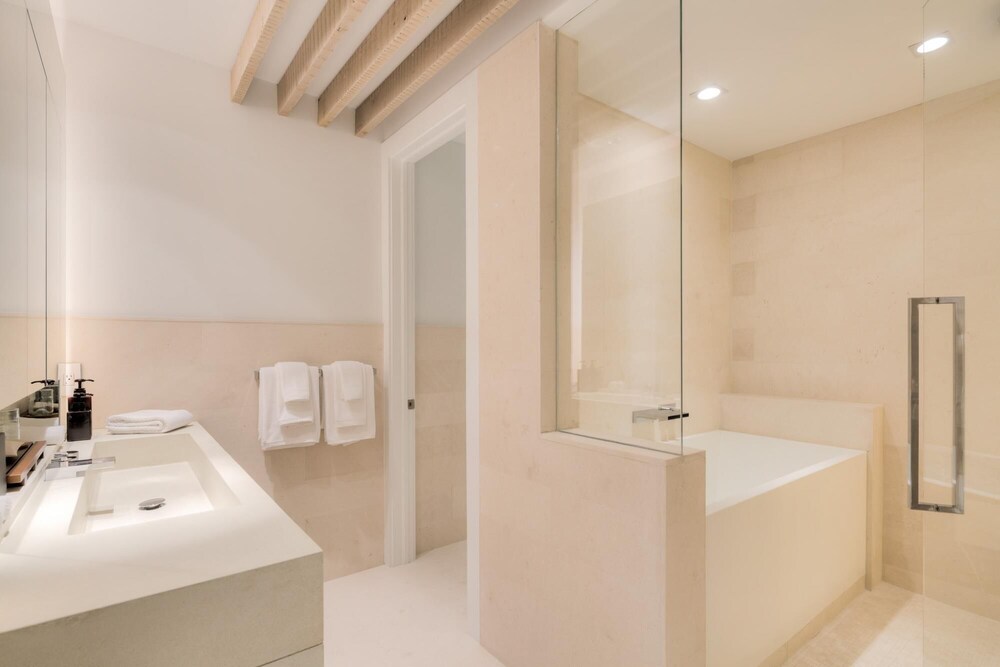 Ultra Luxe Direct Ocean Penthouse at 1 Hotel - photo 15