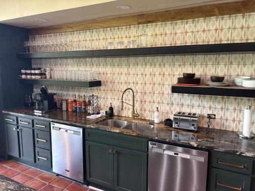Buck Mountain Ranch Retreat — 4-Star Luxury Hotel in Independence, United States