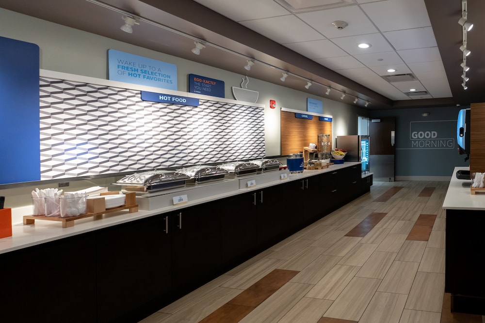 Holiday Inn Express Boston by IHG - photo 64
