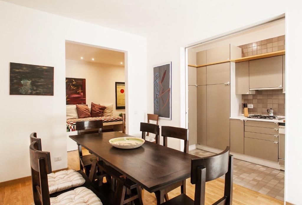 Apartment with terrace near Piazza Navona FromHometoRome — 4-Star Luxury Hotel in Rome, Italy
