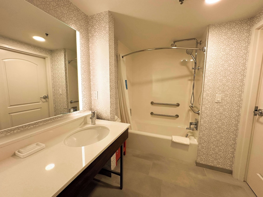 Hampton Inn Fremont - photo 27