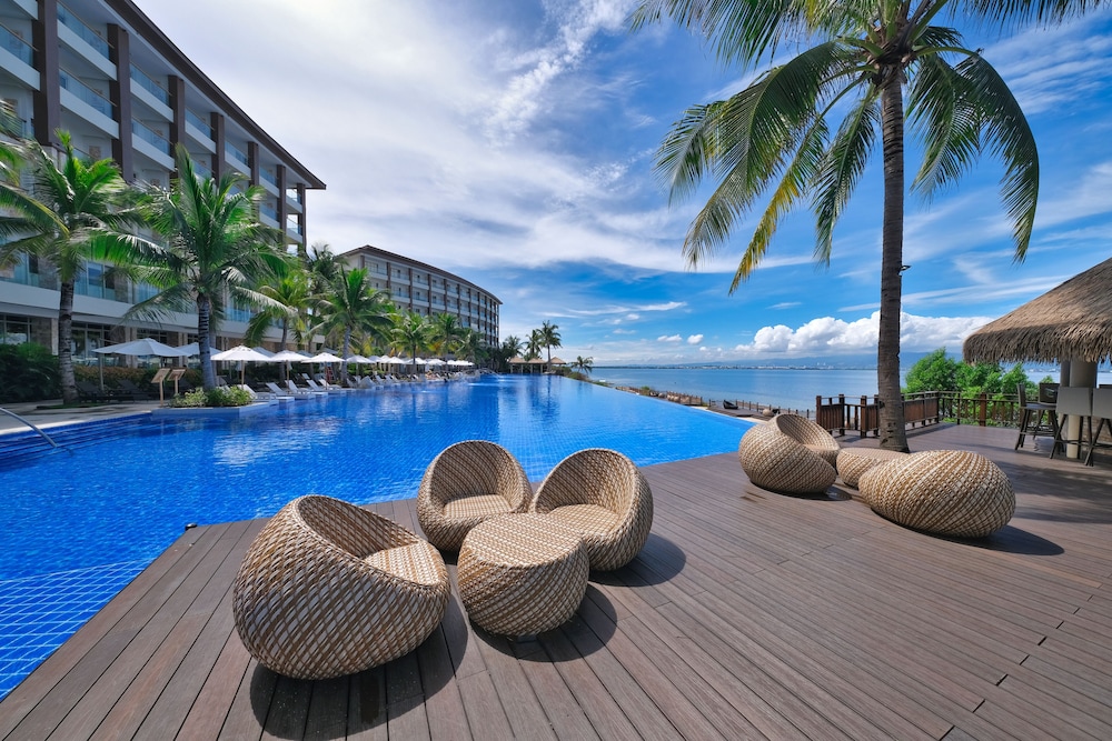 Dusit Thani Mactan Cebu Resort — 5-Star Luxury Hotel in Lapu-Lapu City, Philippines