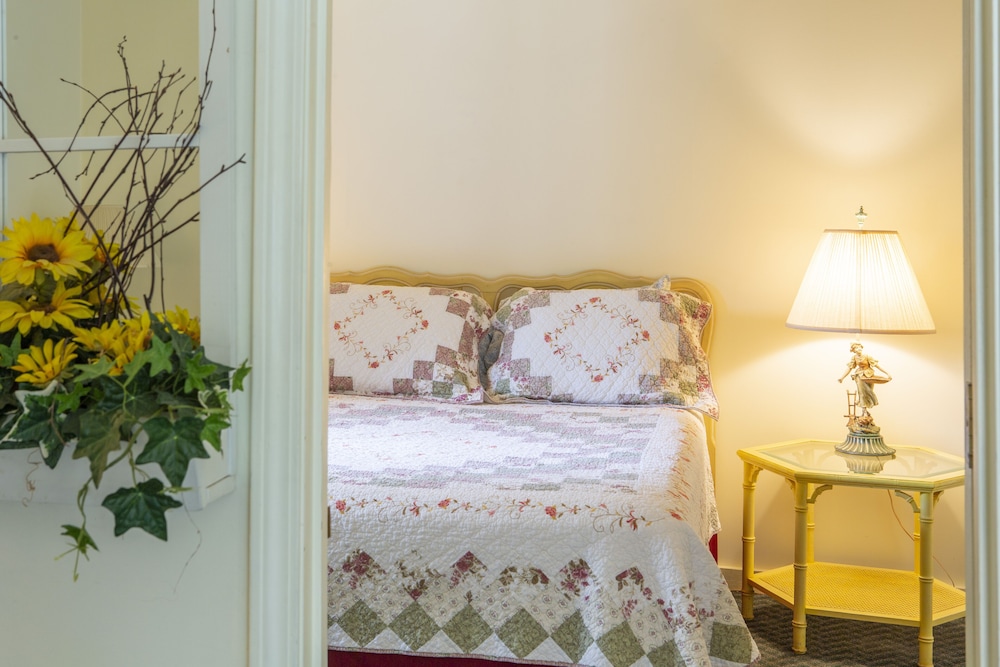 The Chimney Rock Inn & Cottages - photo 25