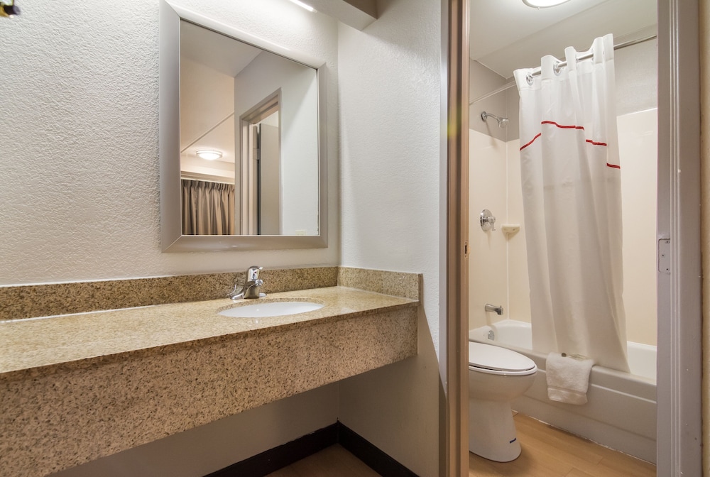 Red Roof Inn Durham Triangle Park - photo 23