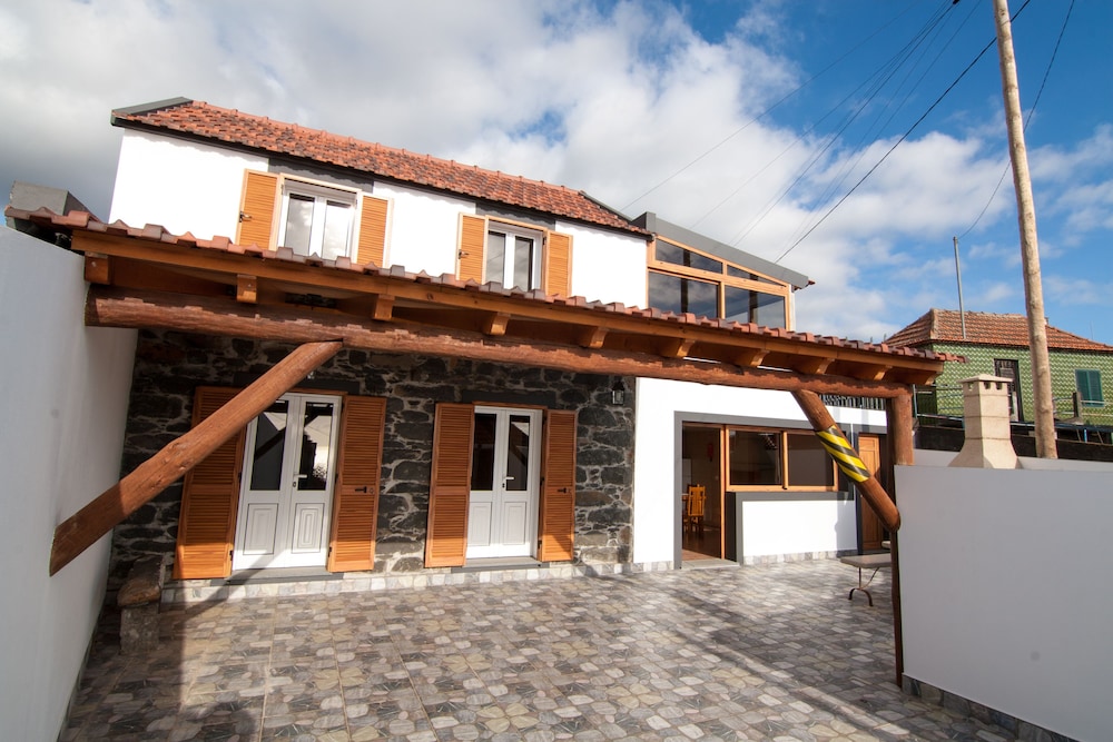 Casa Raivinha — 4-Star Luxury Hotel in Calheta, Portugal