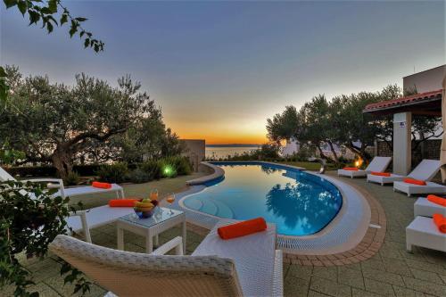 Ferienhäuser in Makarska — 5-Star Luxury Hotel in Makarska, Croatia