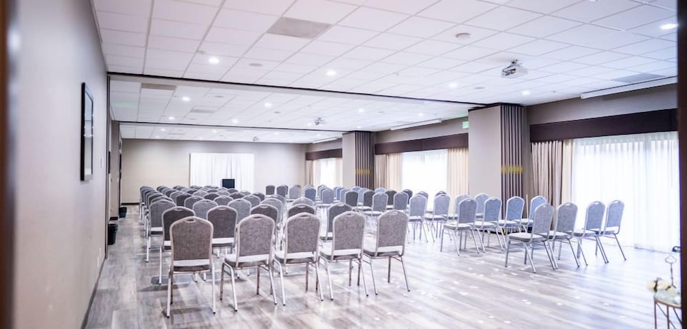 Holiday Inn Salem an IHG Hotel - photo 2