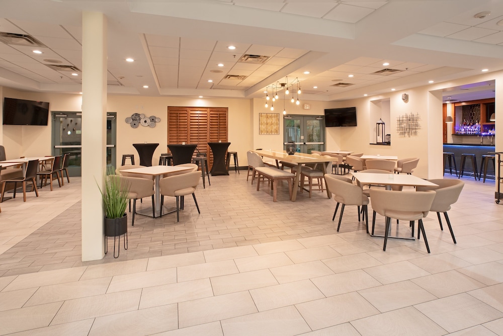 Holiday Inn & Suites Goodyear West Phoenix Area by IHG - photo 43