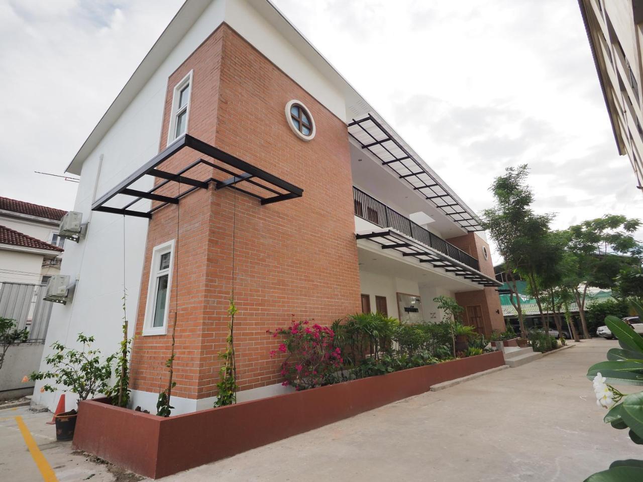 Prukpibul Apartment