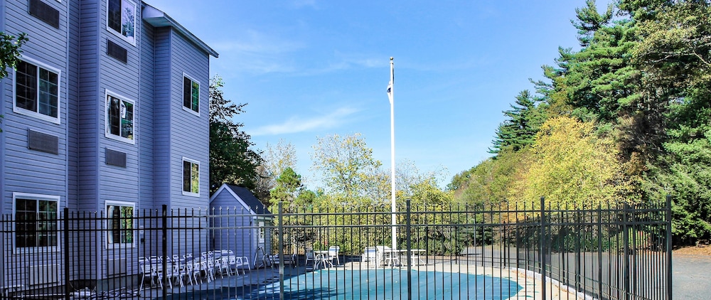 Sturbridge Plaza Hotel - photo 10