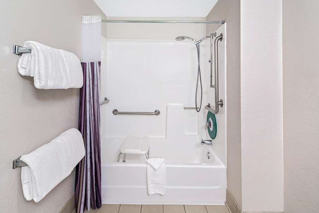 La Quinta Inn & Suites by Wyndham Buena Park - photo 23
