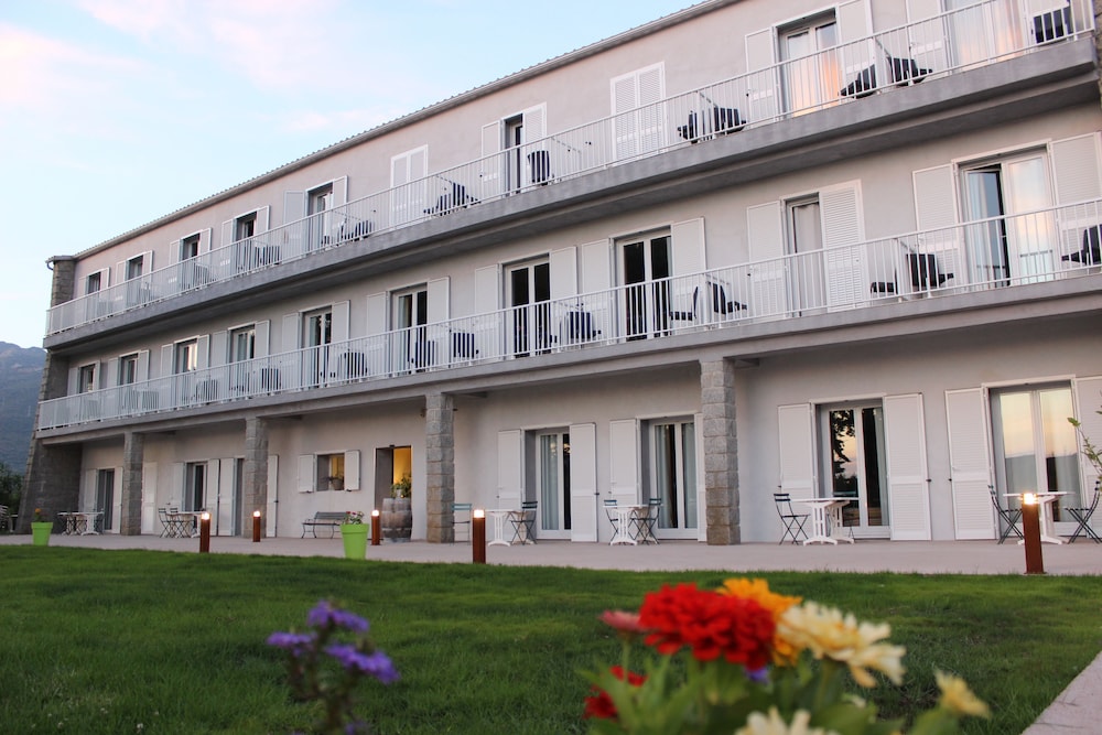 Hôtel Arcu Di Sole - carbon neutral hotel in Olmeto